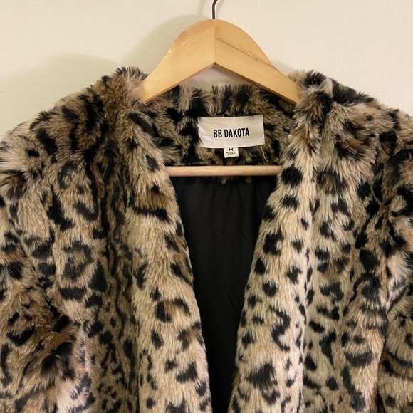 SOLD - Fur Leopard Jacket 🐾 Size Medium [vegan] - Picture 2 of 4